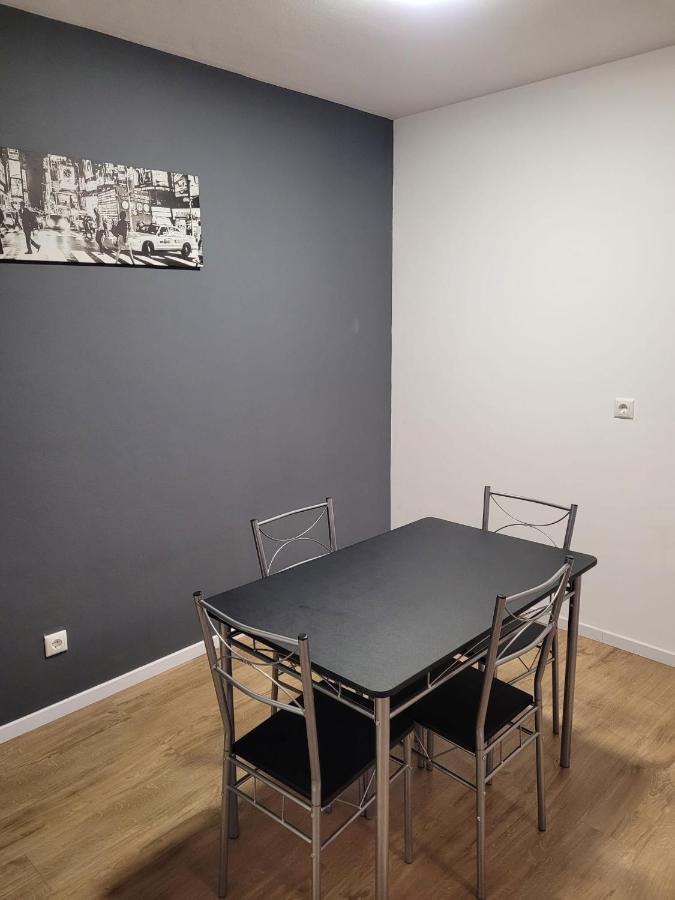 Schoene, Gemuetliche Moeblierte 2 Zi Wohnung In Rgb Regensburg Bagian luar foto
